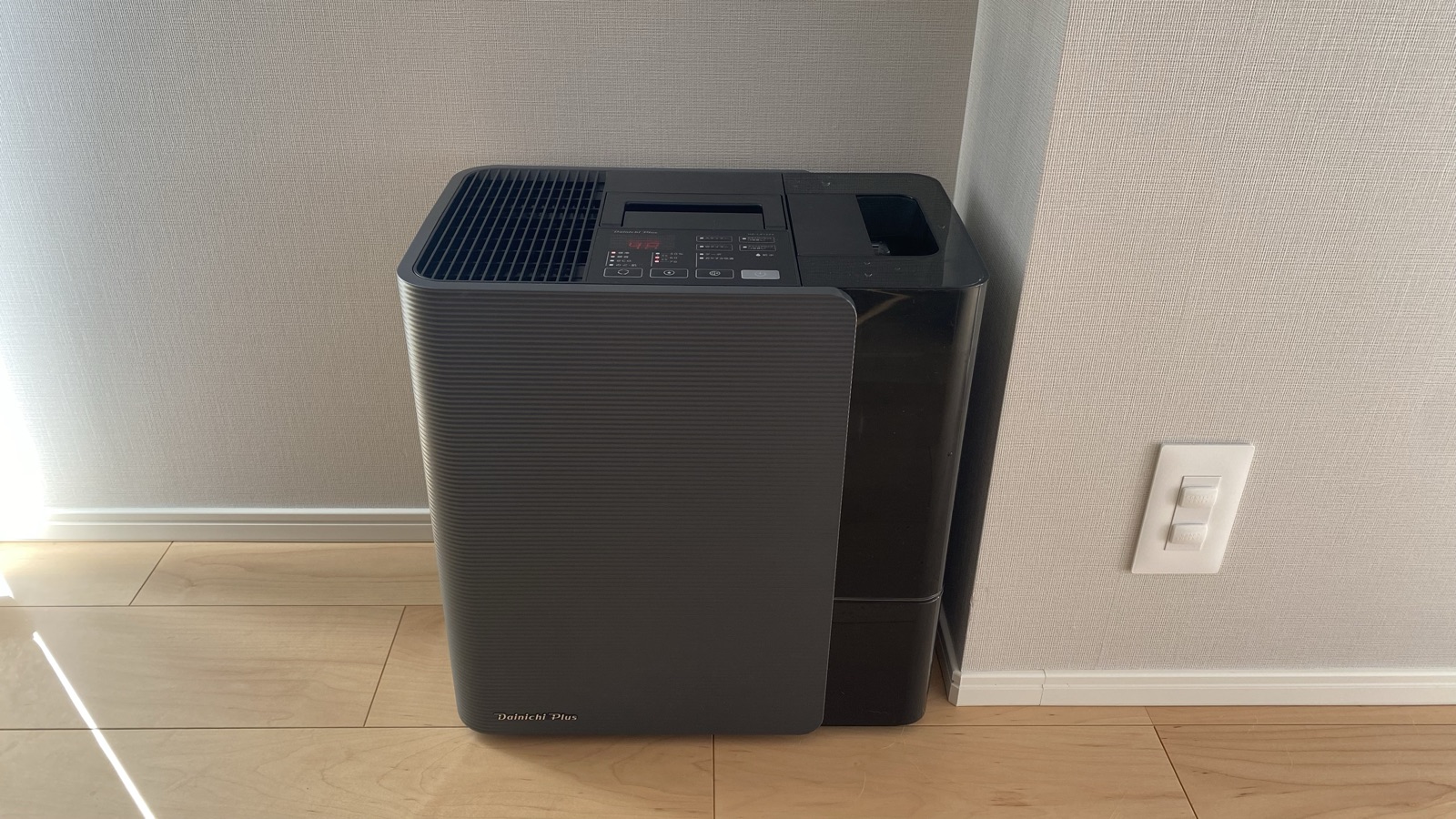 1階ダイニングに置いたダイニチの加湿器